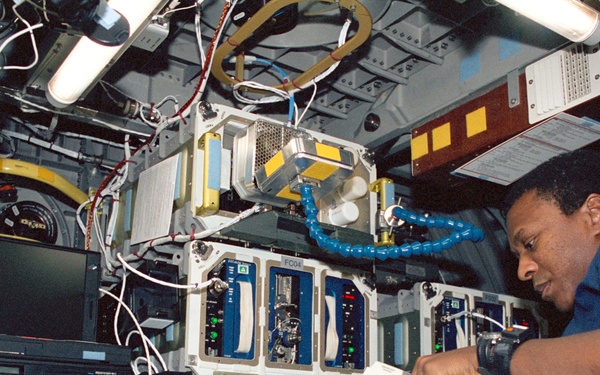 Anderson reads FRESH-2 OPS checklist in the Spacehab RDM during STS-107