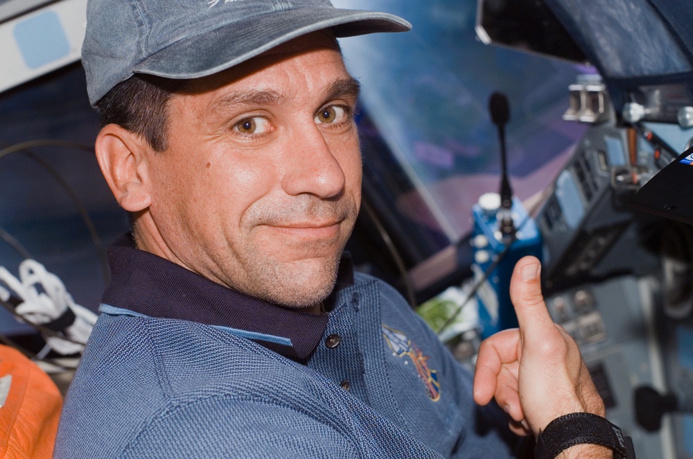 STS-116 Pilot Oefelein in the aft FD on Space Shuttle Discovery