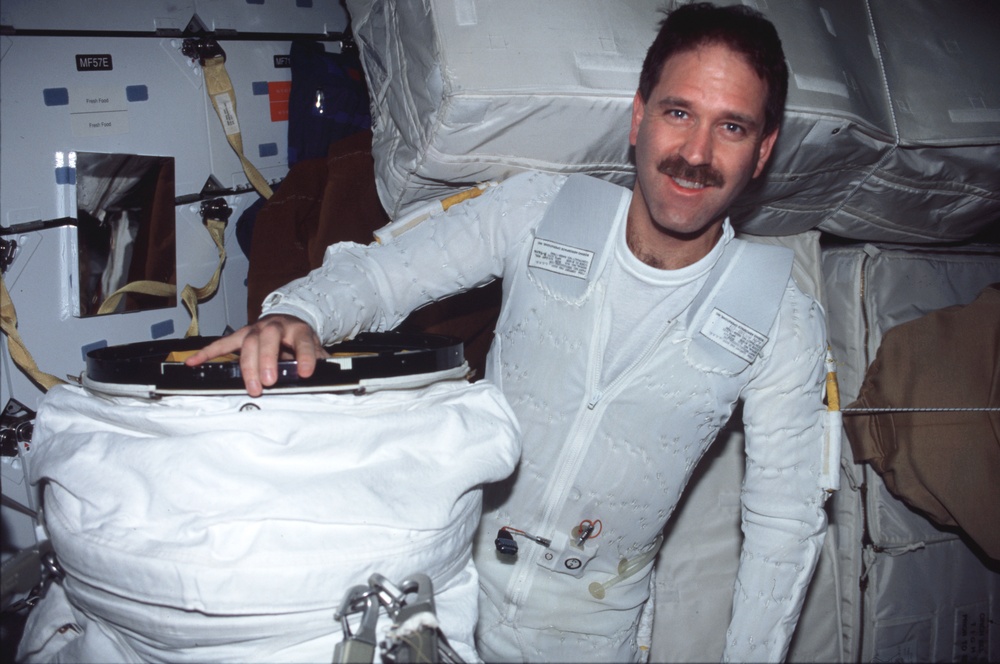 MS Grunsfeld prepares for EVA