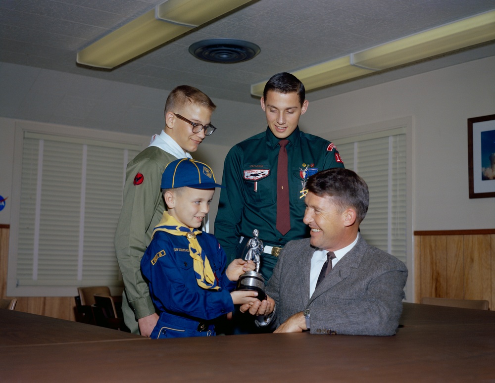ASTRONAUT WALTER M. SCHIRRA, JR. - AWARD - BOY SCOUTS