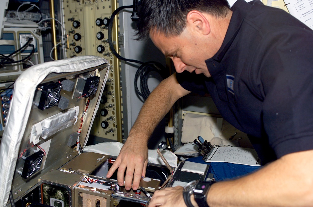 Ramon works with the STARS educational payload in the SH during STS-107