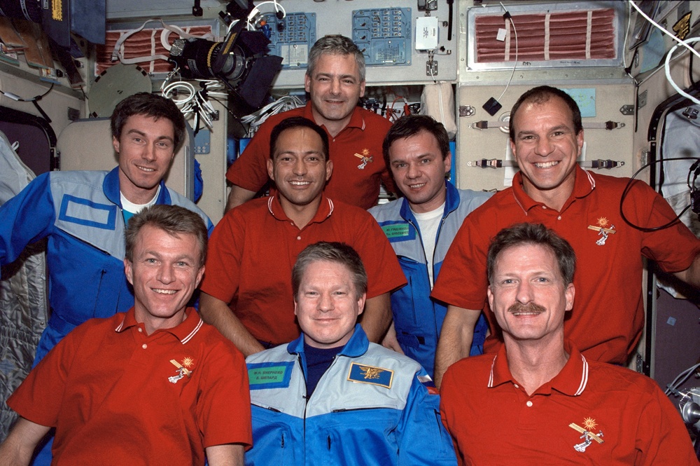 STS-97 and Expedition One crewmembers pose for a photo in the Service Module