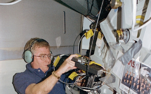 SAREX, Brady talks to amateur radio operators on the ground