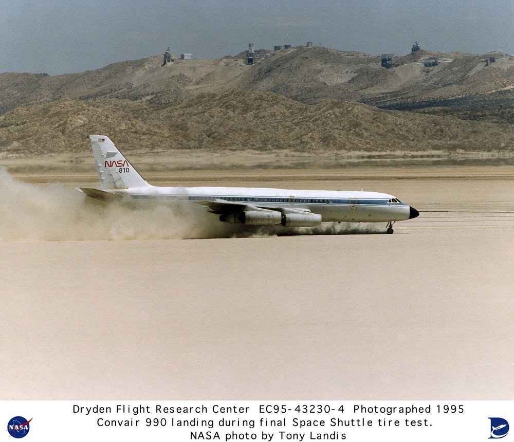 CV-990 Landing Systems Research Aircraft (LSRA) during final Space Shuttle tire test