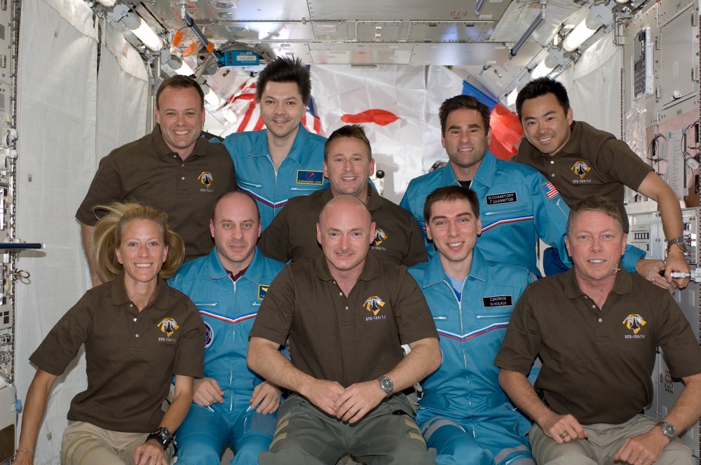 STS-124 and Expedition 17 crew portrait