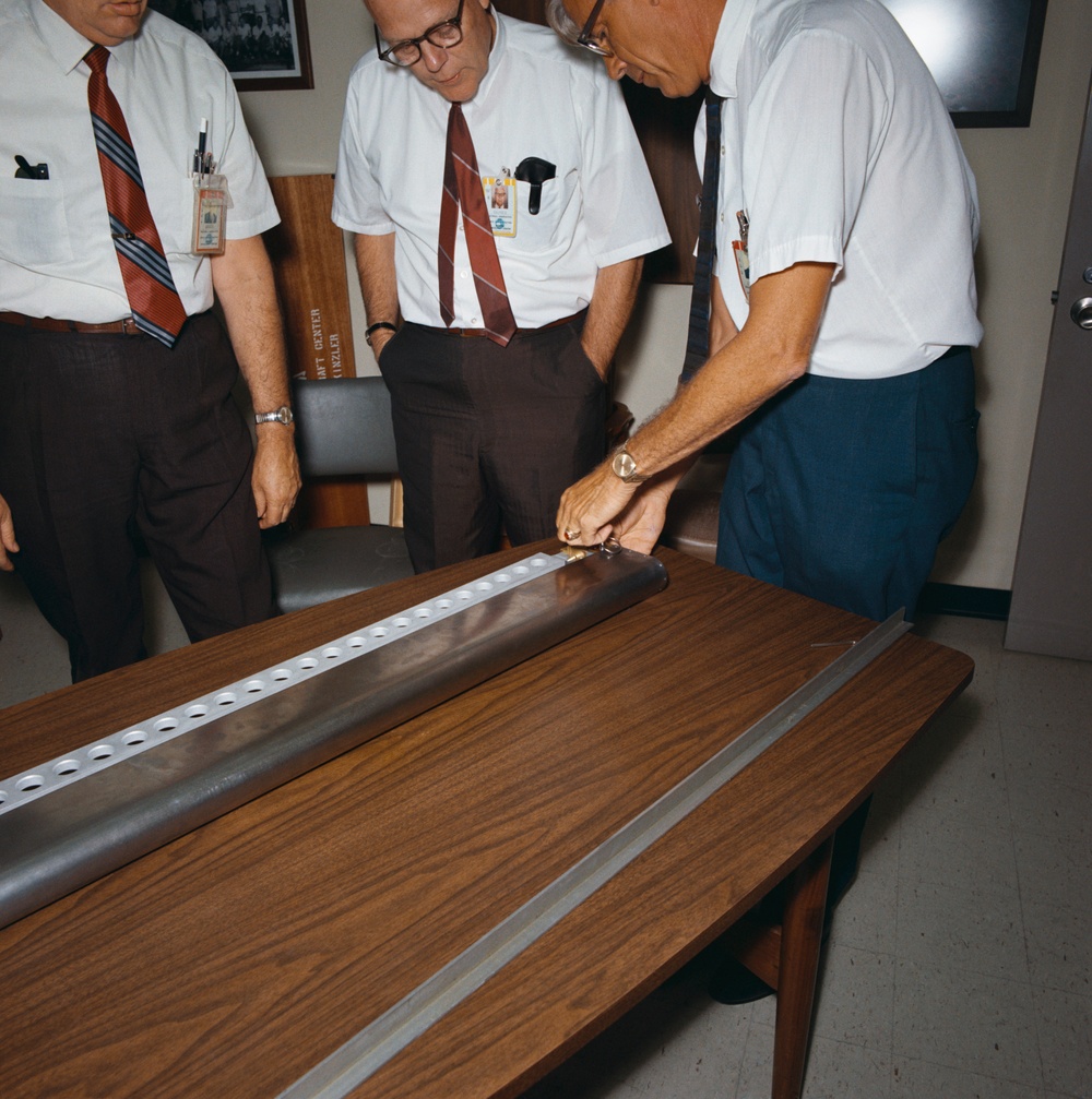 Equipment - Apollo 11 (Flag &amp; Plaque)