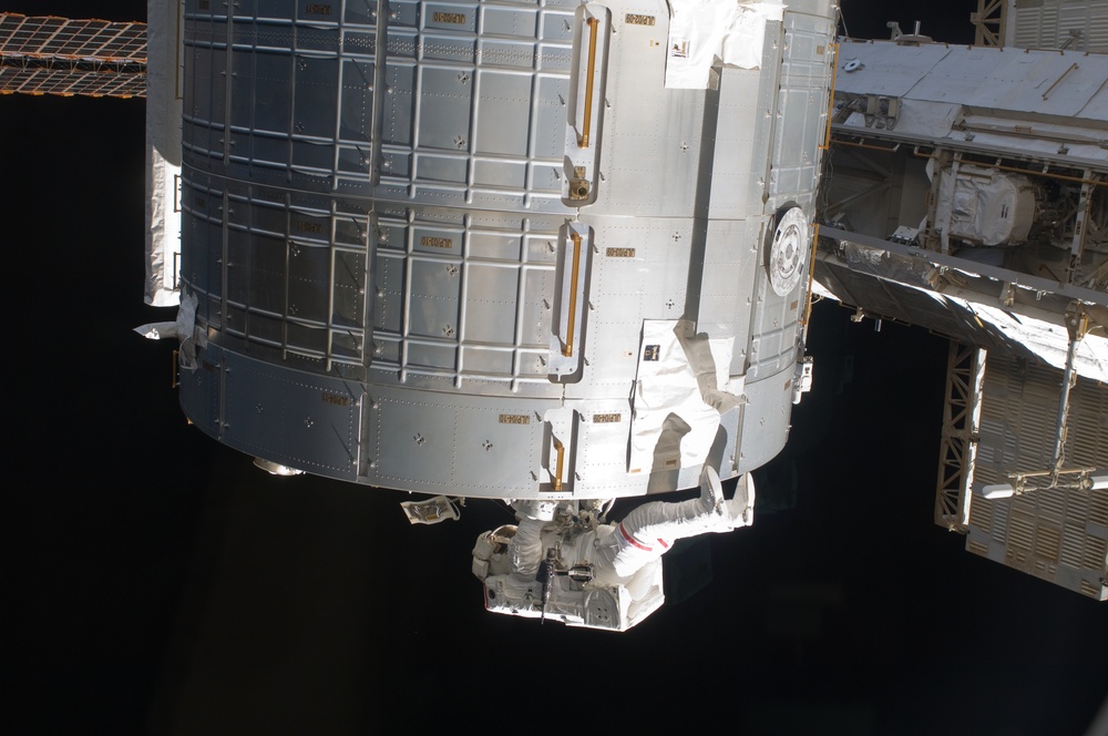 STS-11919 EVA 2 JLP GPS Antenna Intall OPS