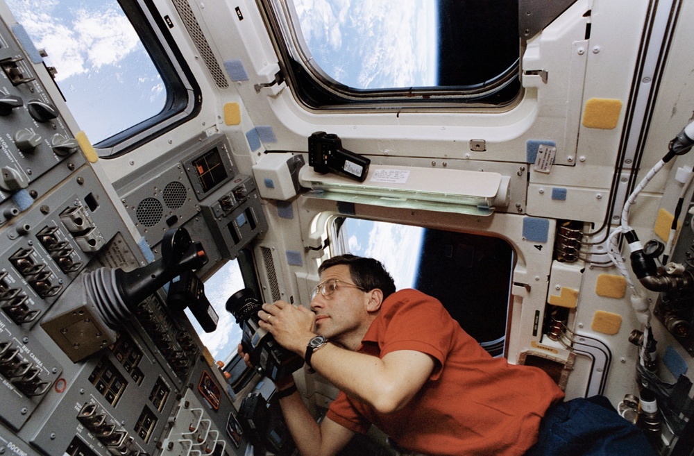 Astronaut Apt takes photos of the Earth from the aft flight deck