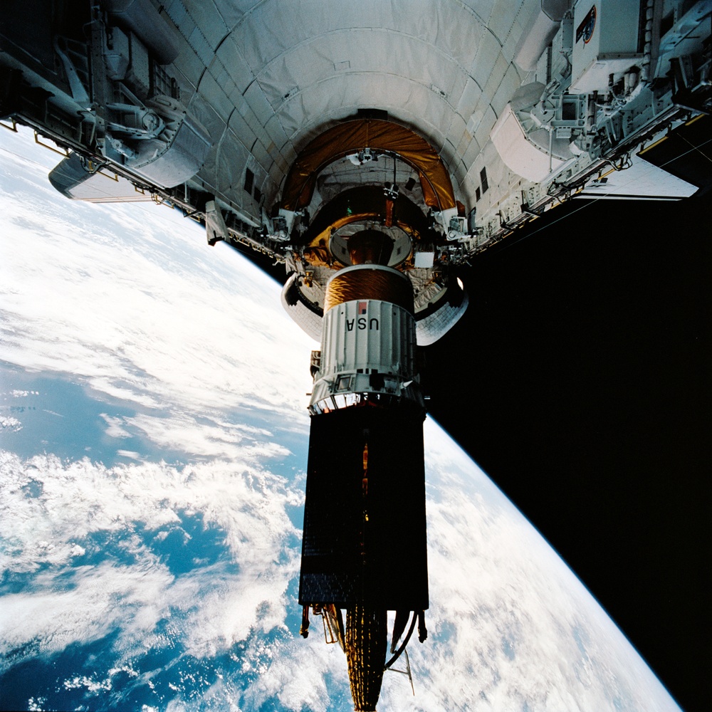 During STS-54 IUS/TDRS is released from cradle/tilt table above OV-105's PLB