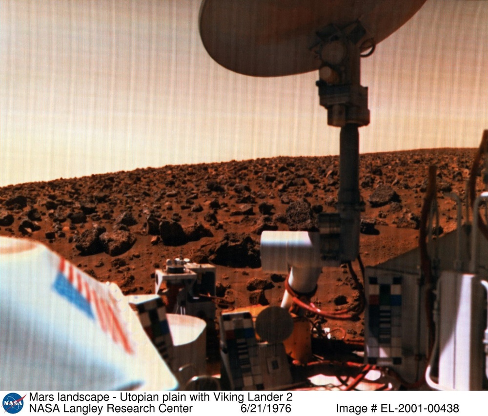 Mars landscape - Utopian plain with Viking Lander 2