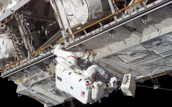 STS-115 MS Tanner performs third EVA during Expedition 13 / STS-115 Joint Operations