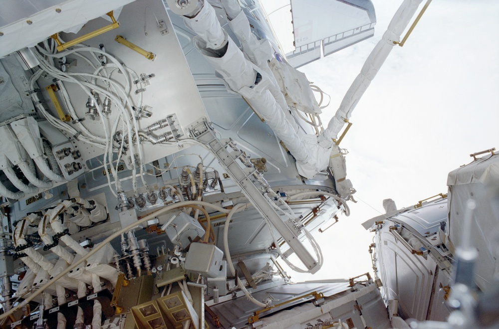 View of the aft avionics tray between the Z1 and S0 Trusses taken during the fourth EVA of STS-110