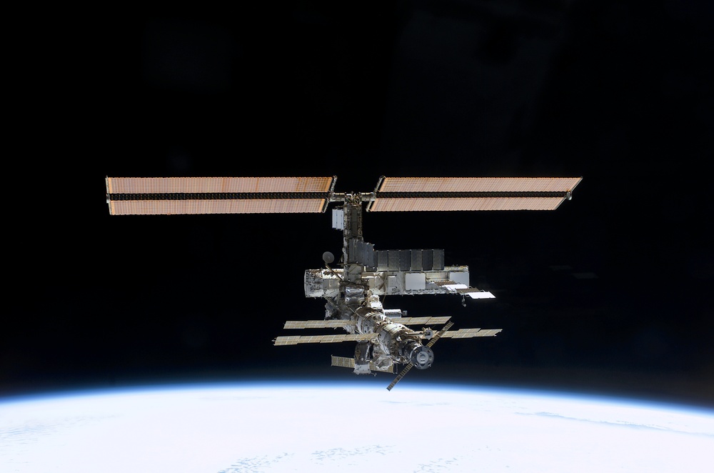 Flyaround view of ISS zenith aft and port sides