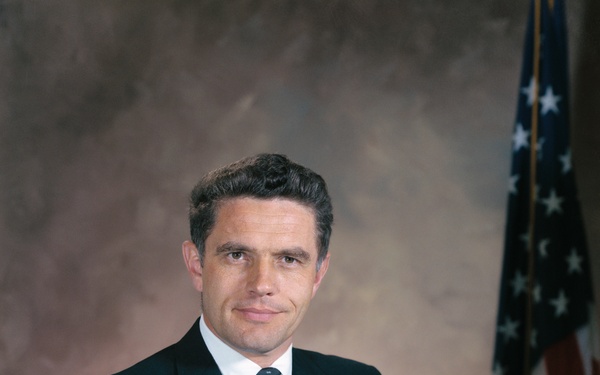 PORTRAIT - ASTRONAUT KARL G. HENIZE