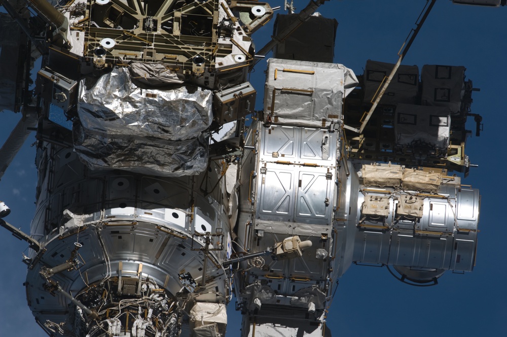 Fly-around view of the ISS by the STS-127 crew