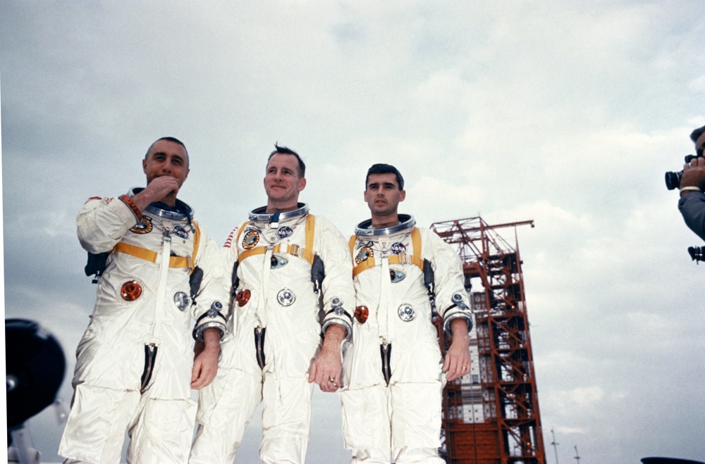 ASTRO GRISSOM, CHAFFEE, WHITE IN VA, IN MISSION SIMULATOR AND ON COMPLEX 34