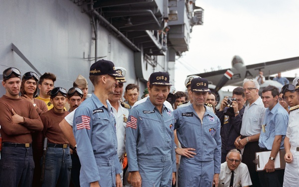 RECOVERY -  APOLLO 7 RECEPTION