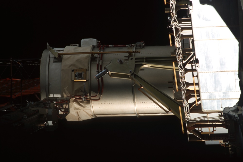 View of the port mast canister and SAW for the P6 Truss taken during STS-110