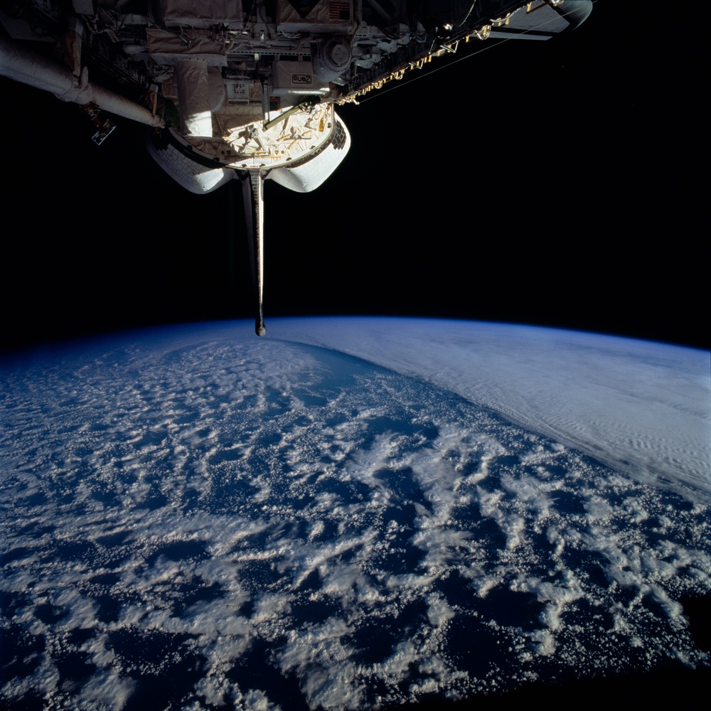 Earth observations from STS-62