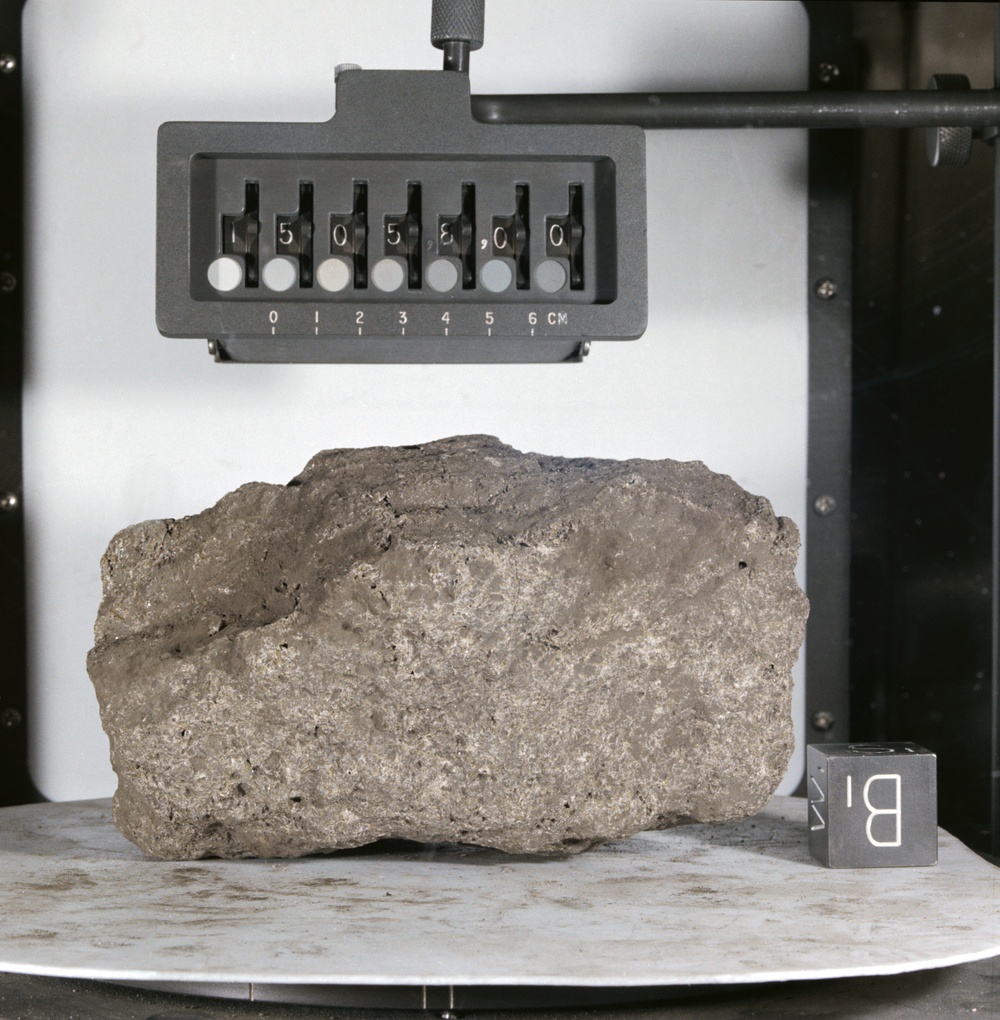 LUNAR SAMPLE - APOLLO 15 ROCK #15058
