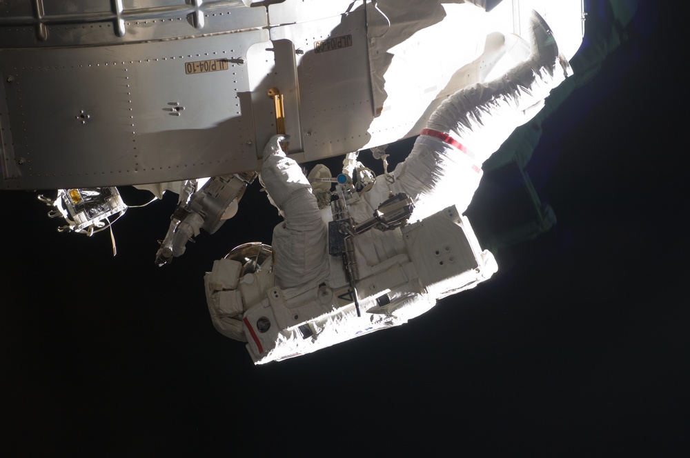 STS-11919 EVA 2 JLP GPS Antenna Intall OPS