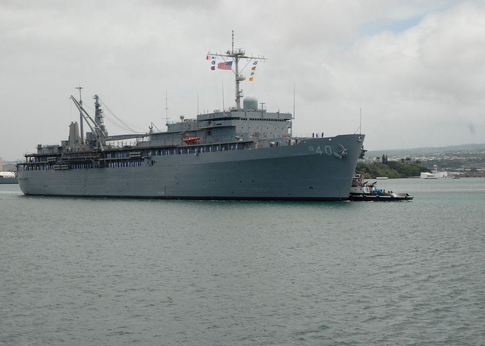 USS Frank Cable arrives for port visit
