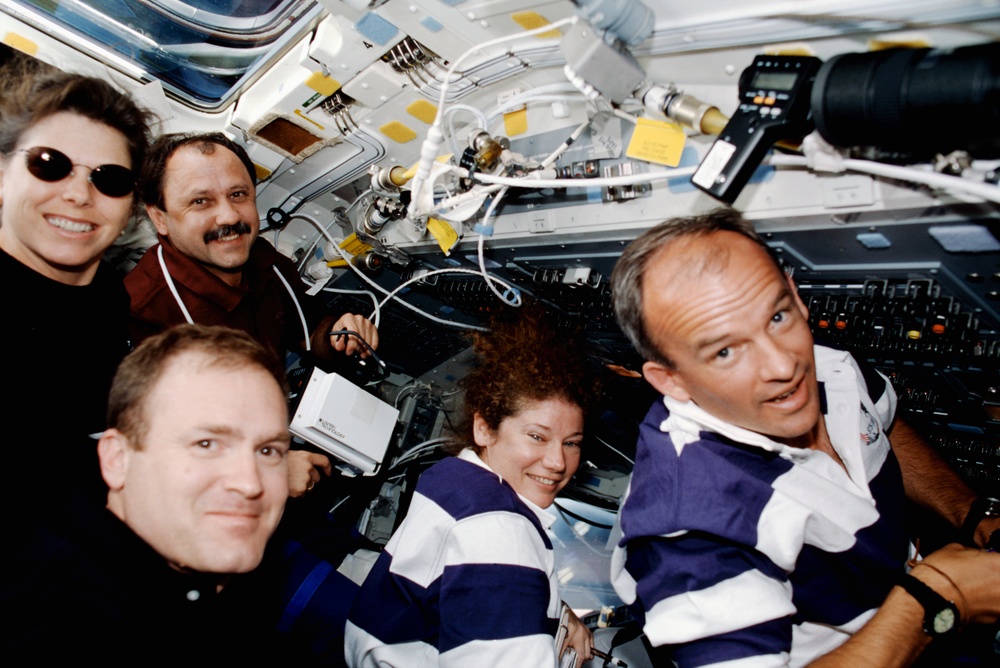 Group shot of members of the STS-101 crew on the aft flight deck