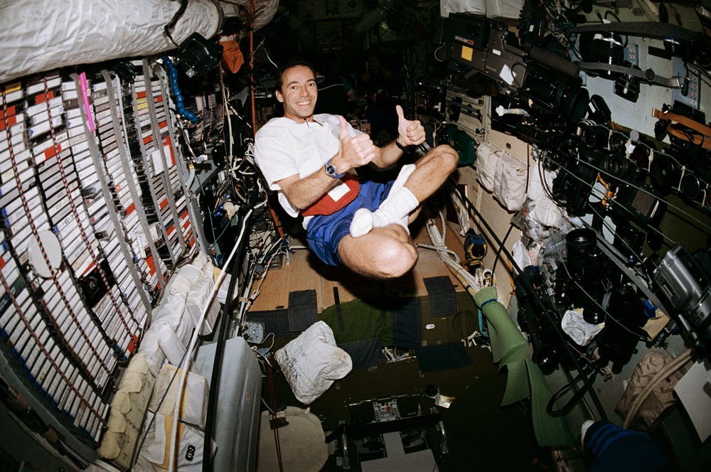 PRecourt and Clervoy float in Mir Base Block