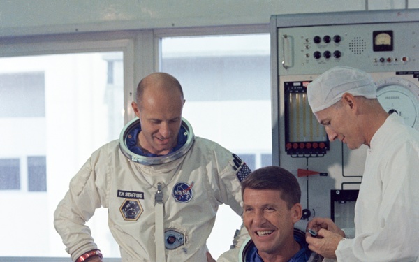 GEMINI-TITAN GT-VI - PRIME CREW SUITING-UP W/O HELMETS - 1ST TRY - CAPE