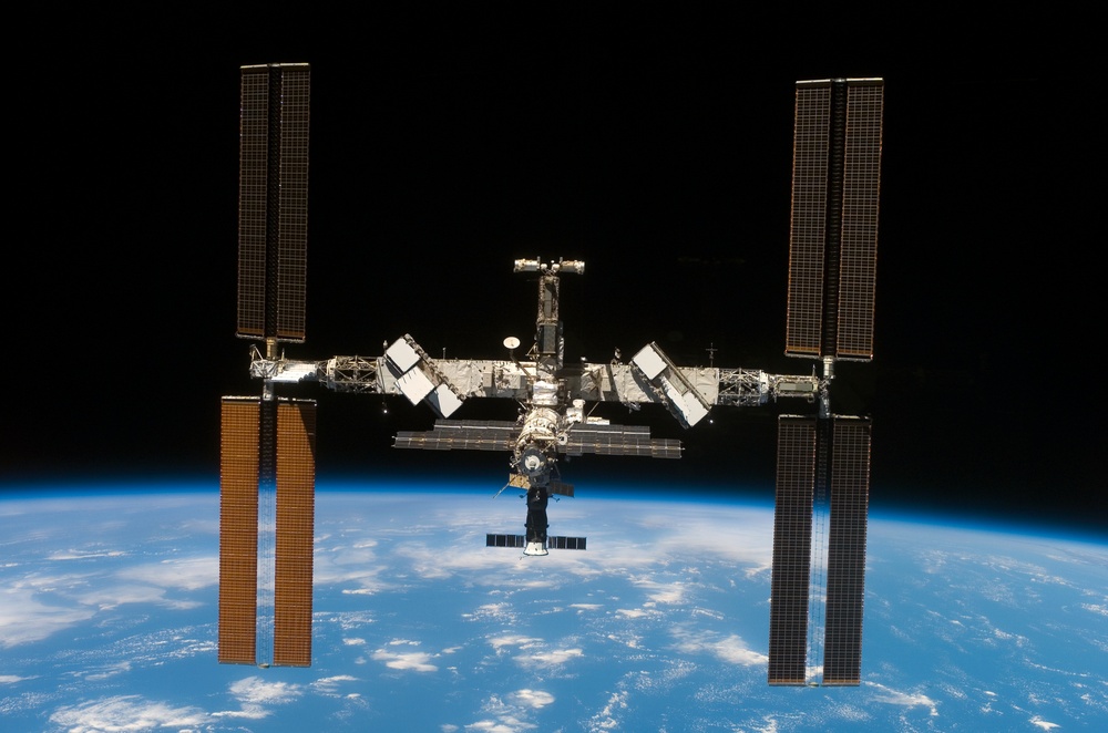 STS-117 Space Shuttle Atlantis leaves the ISS