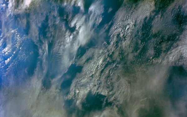 GEMINI-V - EARTH-SKY - (70mm Hasselblad) - OUTER SPACE