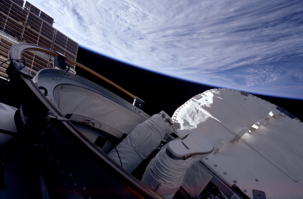 STS-104 astronaut enters airlock during EVA 3