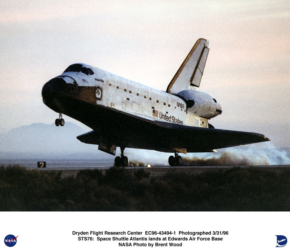 STS-76 Atlantis lands at EAFB (close up)