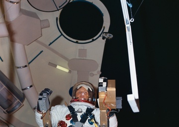 SHUTTLE - MARTIN MARIETTA AMV - JSC