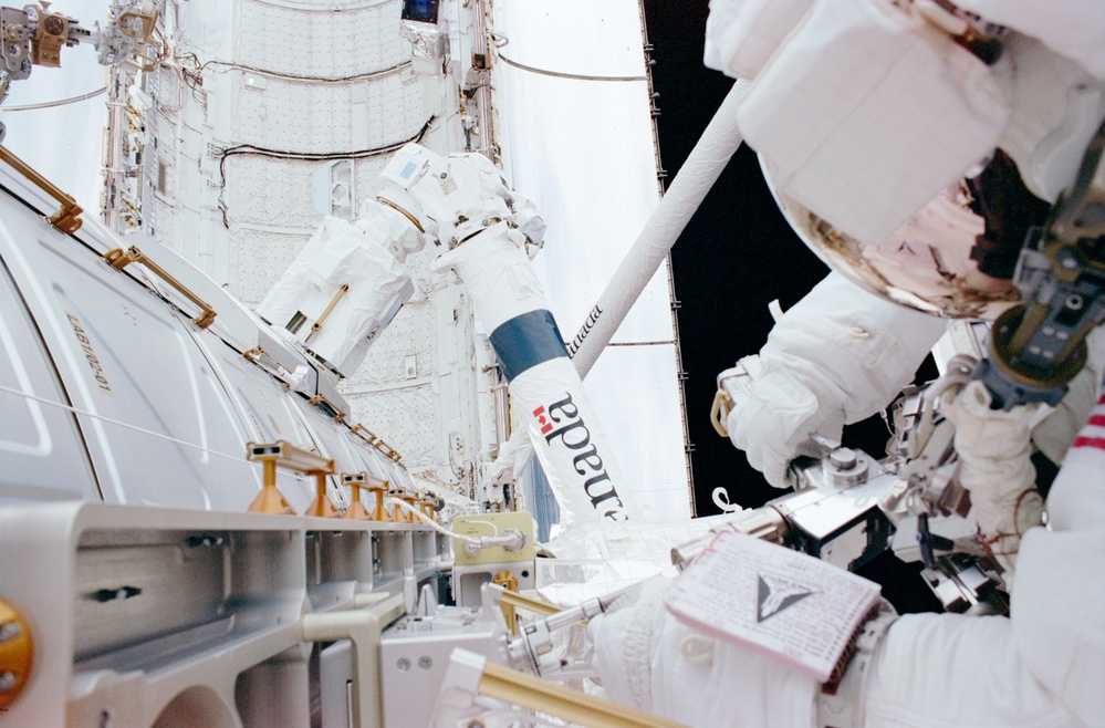 MS Parazynski secures the DCSU on Destiny with a PGT during the second EVA of STS-100