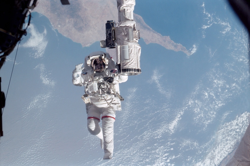 MS Gernhardt on SSRMS during EVA 2