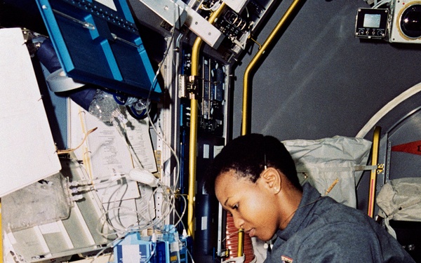 FTS: MS Jemison works with FTS equipment in SLJ