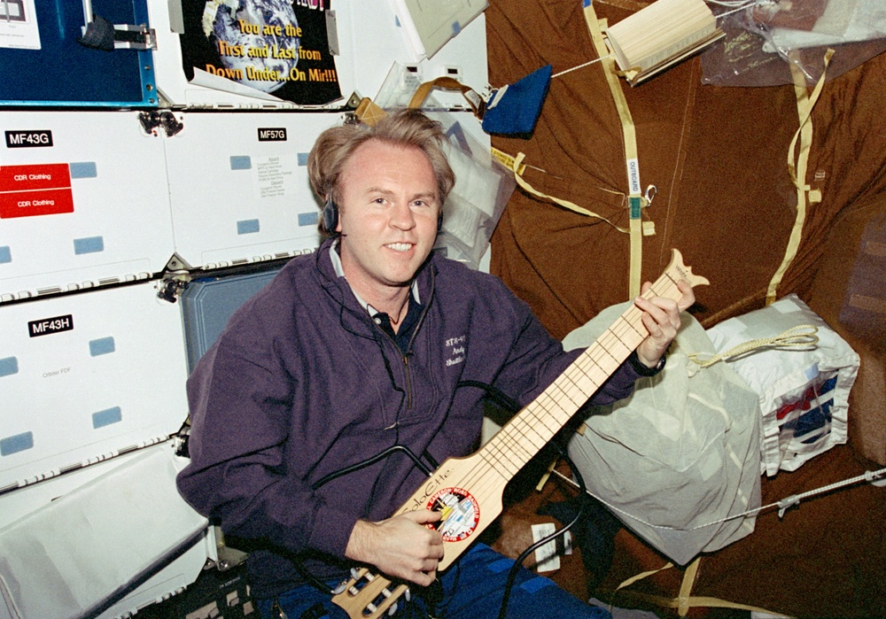 Crewmember activity in the orbiter middeck