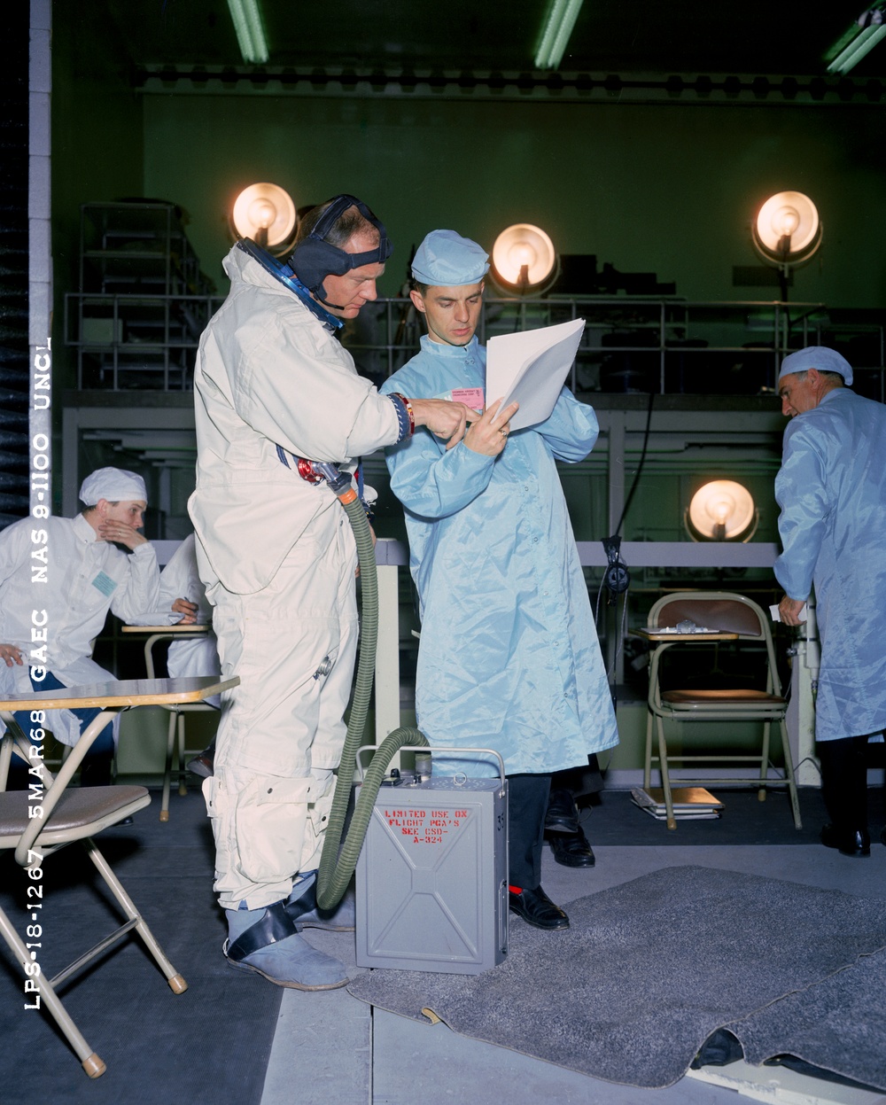 LM-4 Crew Compartment Stowage Review