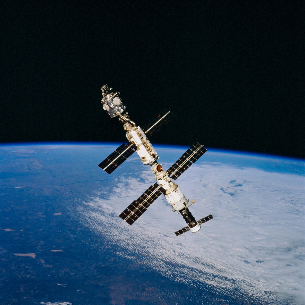 Views of the ISS taken from Atlantis during STS-106
