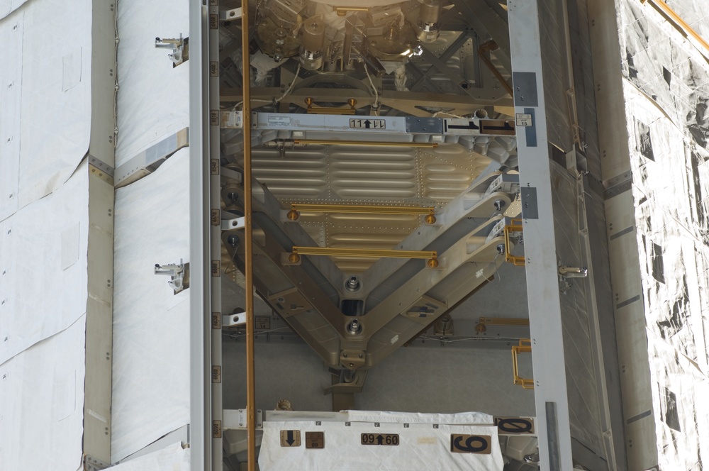 Survey view of Bays 9 and 11 on the S1 Truss during Joint Operations