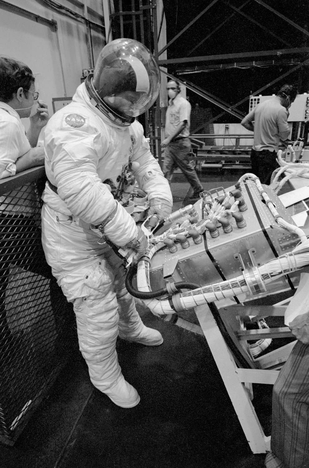 SKYLAB SL-III CREWMEN - EXTRAVEHICULAR ACTIVITIES EVA PROCEDURES