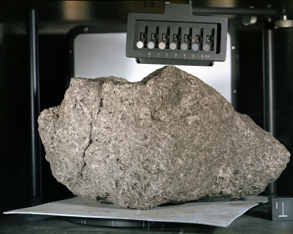 LUNAR SAMPLE - APOLLO 15 ROCK #15555- BASALT