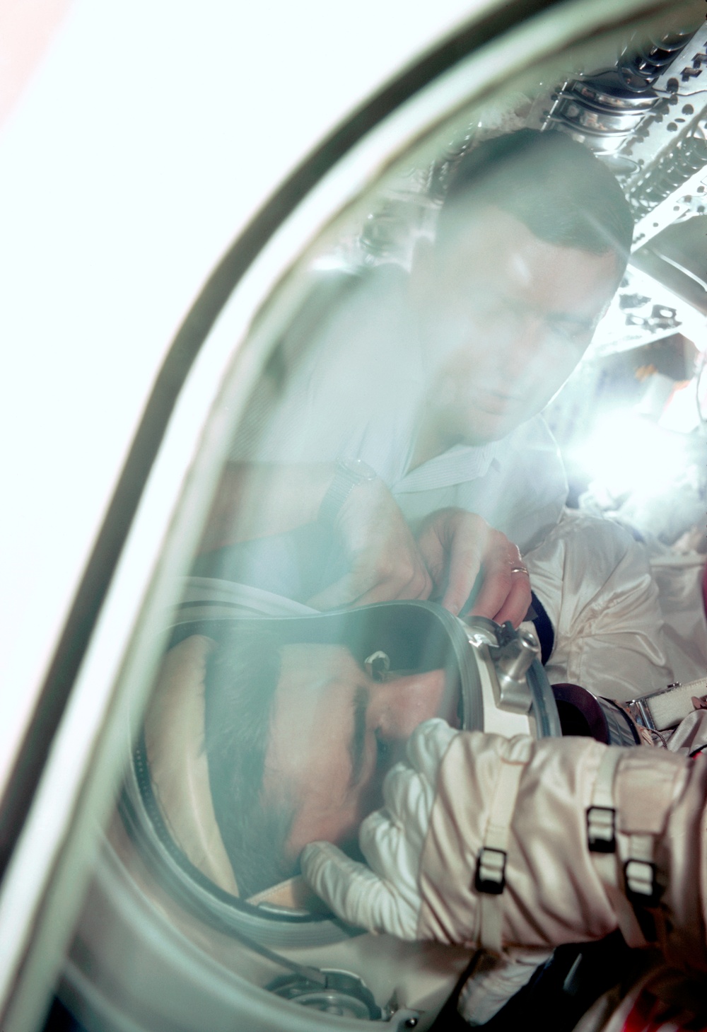 ASTRO GRISSOM, CHAFFEE, WHITE IN VA, IN MISSION SIMULATOR AND ON COMPLEX 34