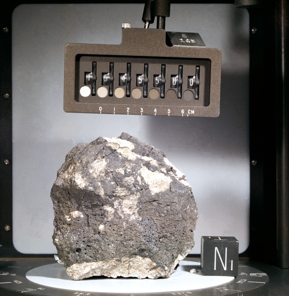 LUNAR SAMPLE - APOLLO 15 ROCK #15455