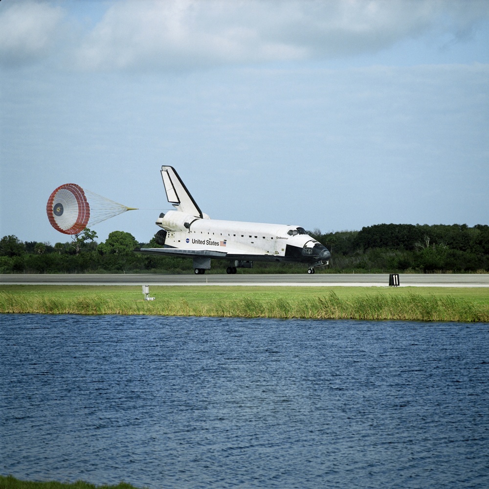 View of the landing of Endeavour at KSC ending the STS-108 mission