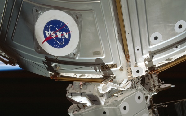 MS Parazynski works on the U.S. Laboratory during the first EVA for STS-100