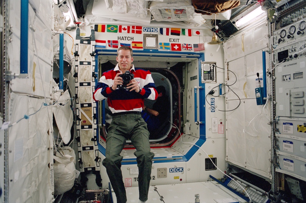 Wetherbee takes a photo in the ISS U.S. Laboratory