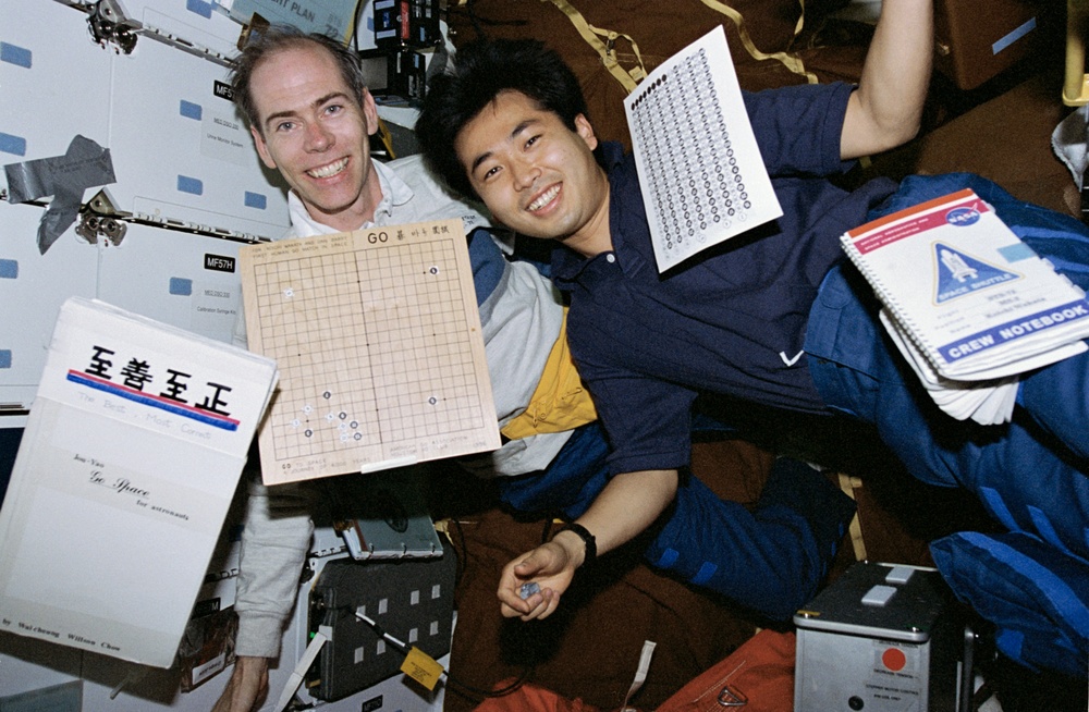 Mission Specialists Dan Barry and Koichi Wakata play Japanese game ''GO''