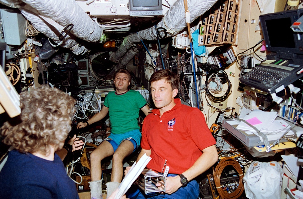 Crewmember activity in the Mir Space Station